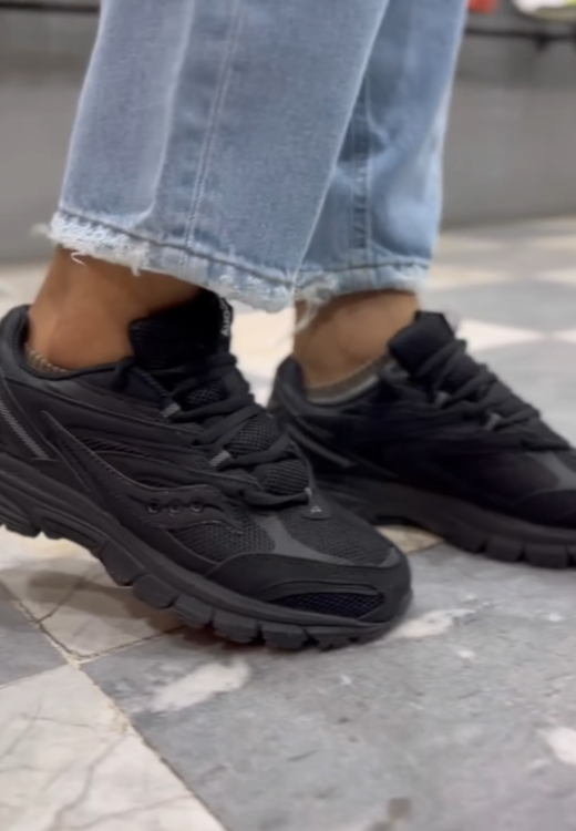 Men's casual shoes with elastic mesh soles