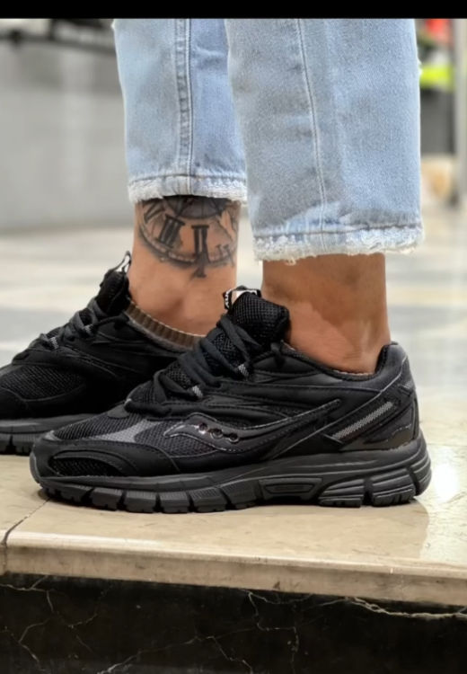 Men's casual shoes with elastic mesh soles