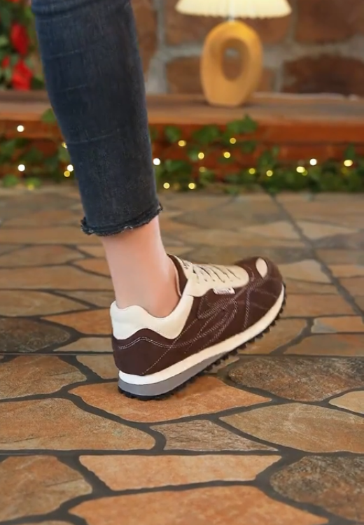 Women's brown and white stitching casual shoes