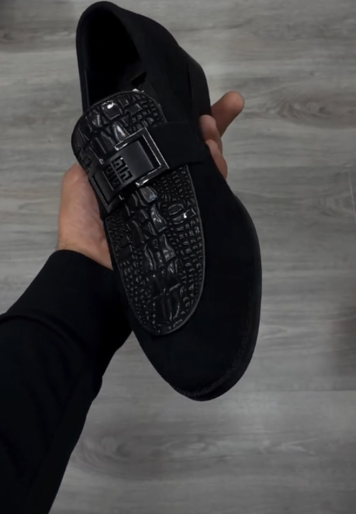 Men's black glossy crocodile stitching casual shoes