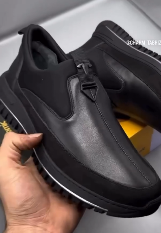 Men's streamlined triangular shoeless sneakers