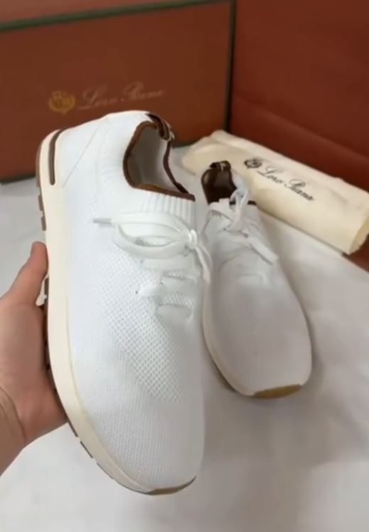 Black and white solid color breathable sneakers