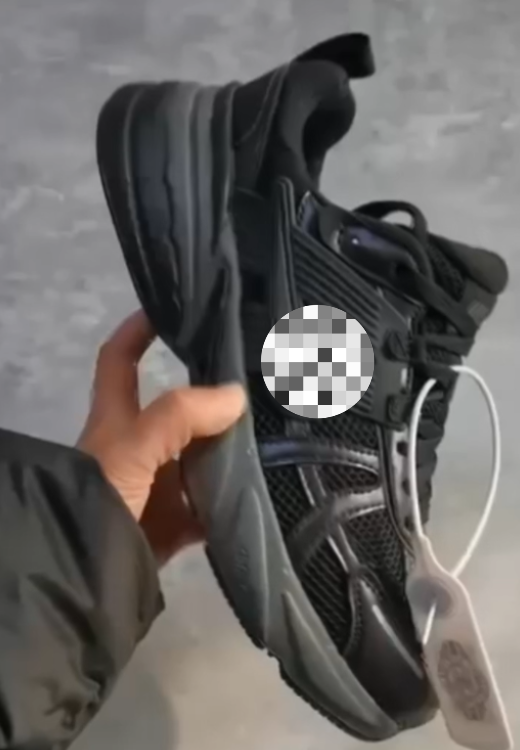 Black mesh raised sneakers