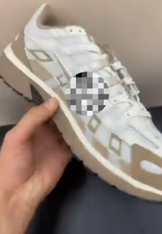 White stitching casual sneakers
