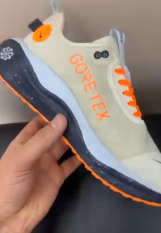 Orange shoelace vitality sneakers