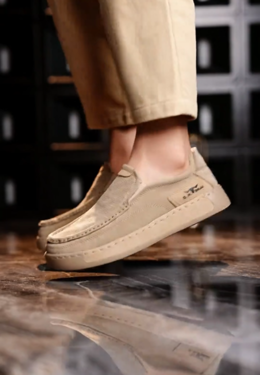 Soft-soled and soft-faced comfortable peda