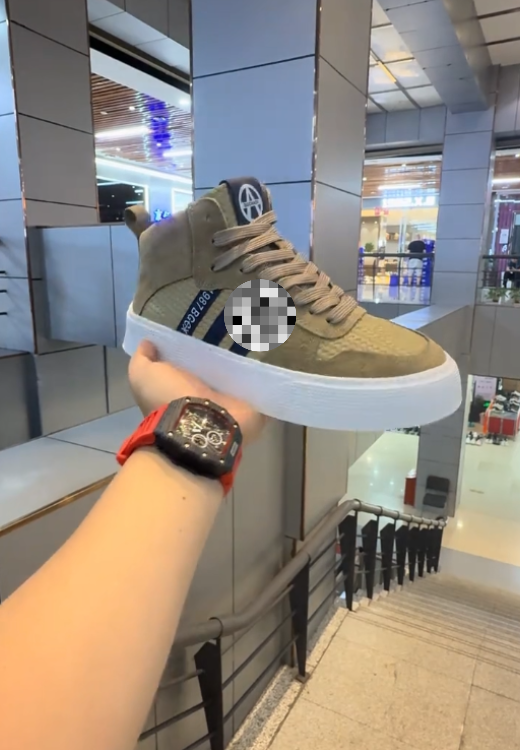 Slash high-top sneakers