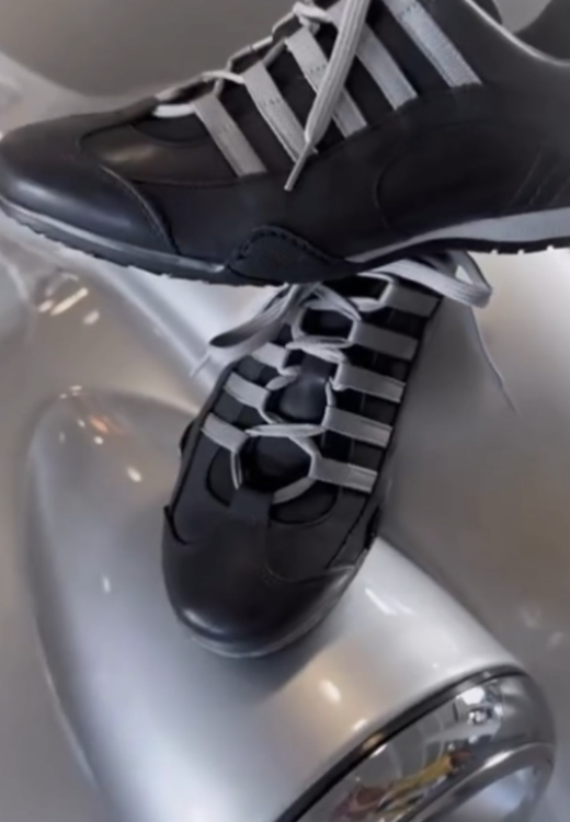 Electric men's racing sneakers black and white