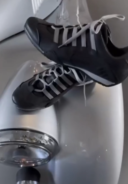 Electric men's racing sneakers black and white
