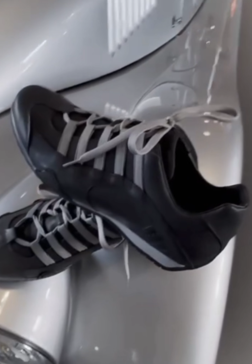Electric men's racing sneakers black and white