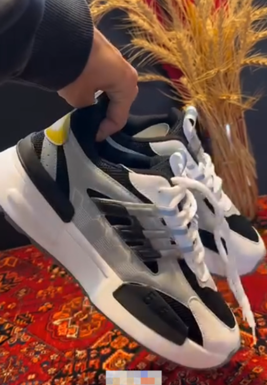 Men' s black and white slash sneakers