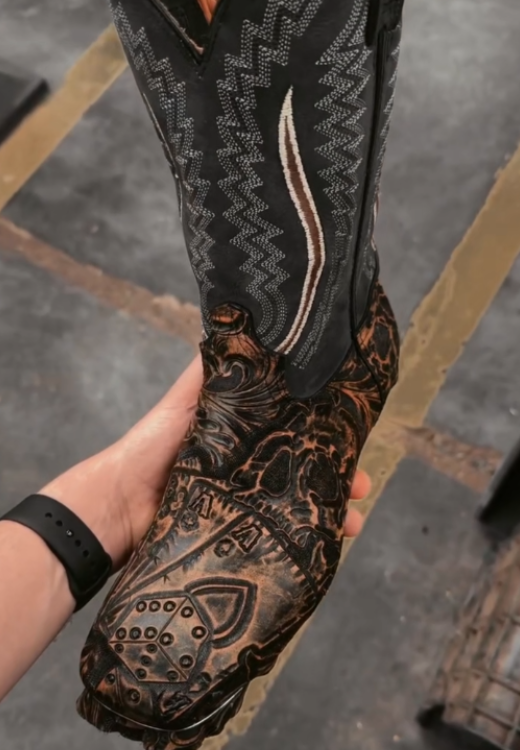 Unique design pattern boots