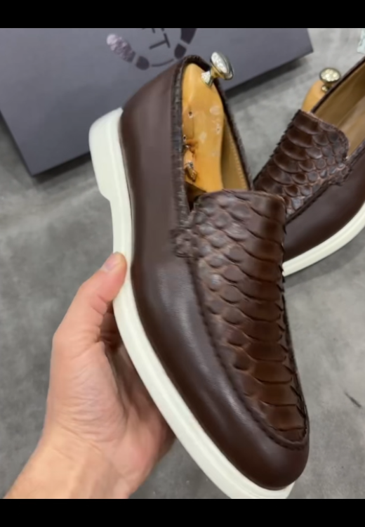 Crocodile solid color stitching casual leather shoes