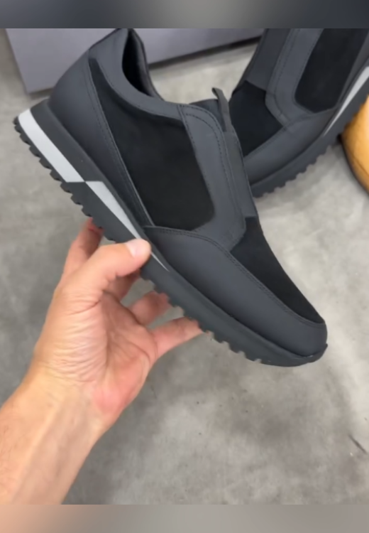 High-quality casual sneakers without shoelaces