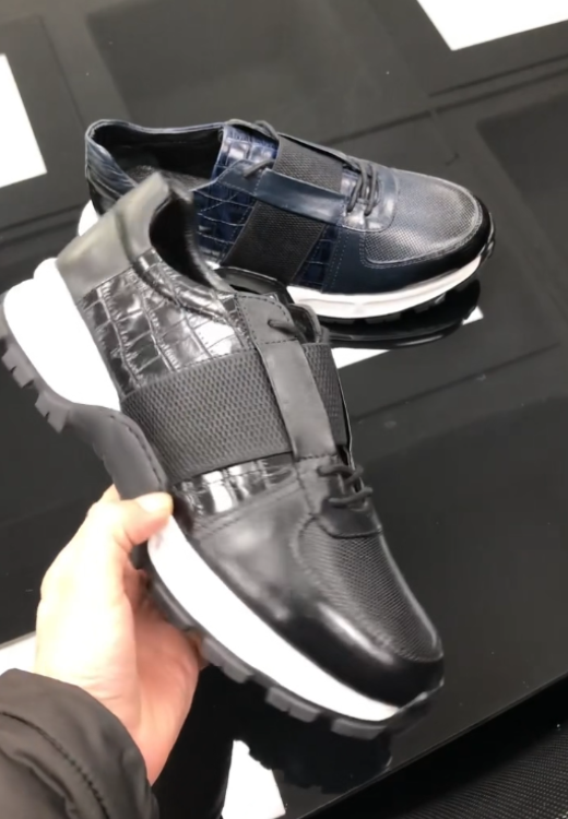 Elastic tightening sports shoes with leisure leather