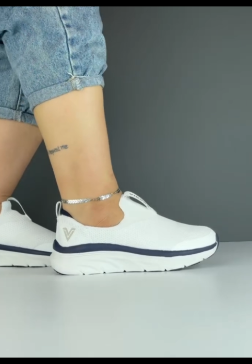 White mesh breathable one-pedal sports shoes