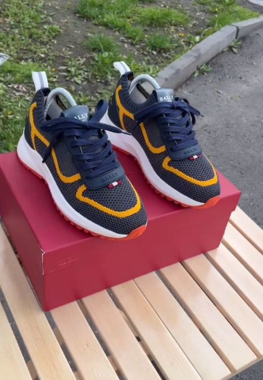 Men's blue mesh yellow streamline sneakers