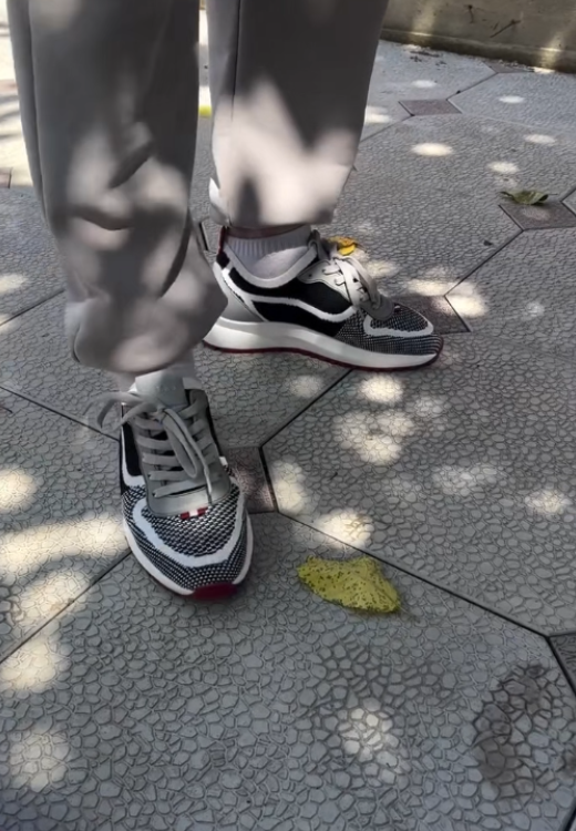 Men's grey grid streamline sneakers