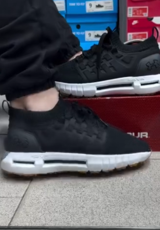 Black high quality woven stitching sneakers