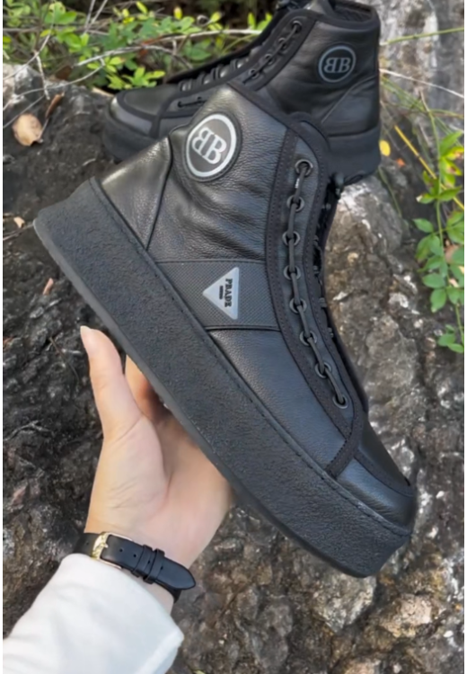 High-top sports shoes in autumn and winter
