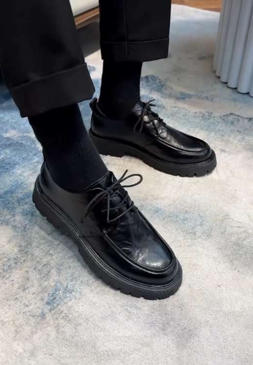 Black origami casual leather shoes