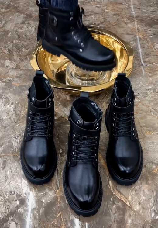 Men's waterproof leather boots in autumn