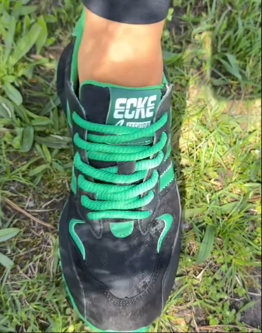 Fashion black and green color matching casual sports shoes