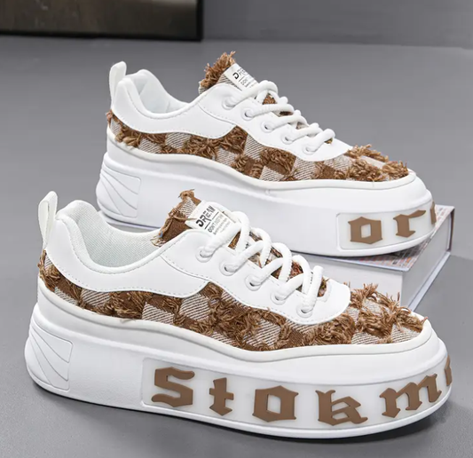 Fashionable Skate Sneakers