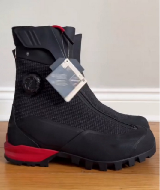 Waterproof camping hiking boots with zipper knob